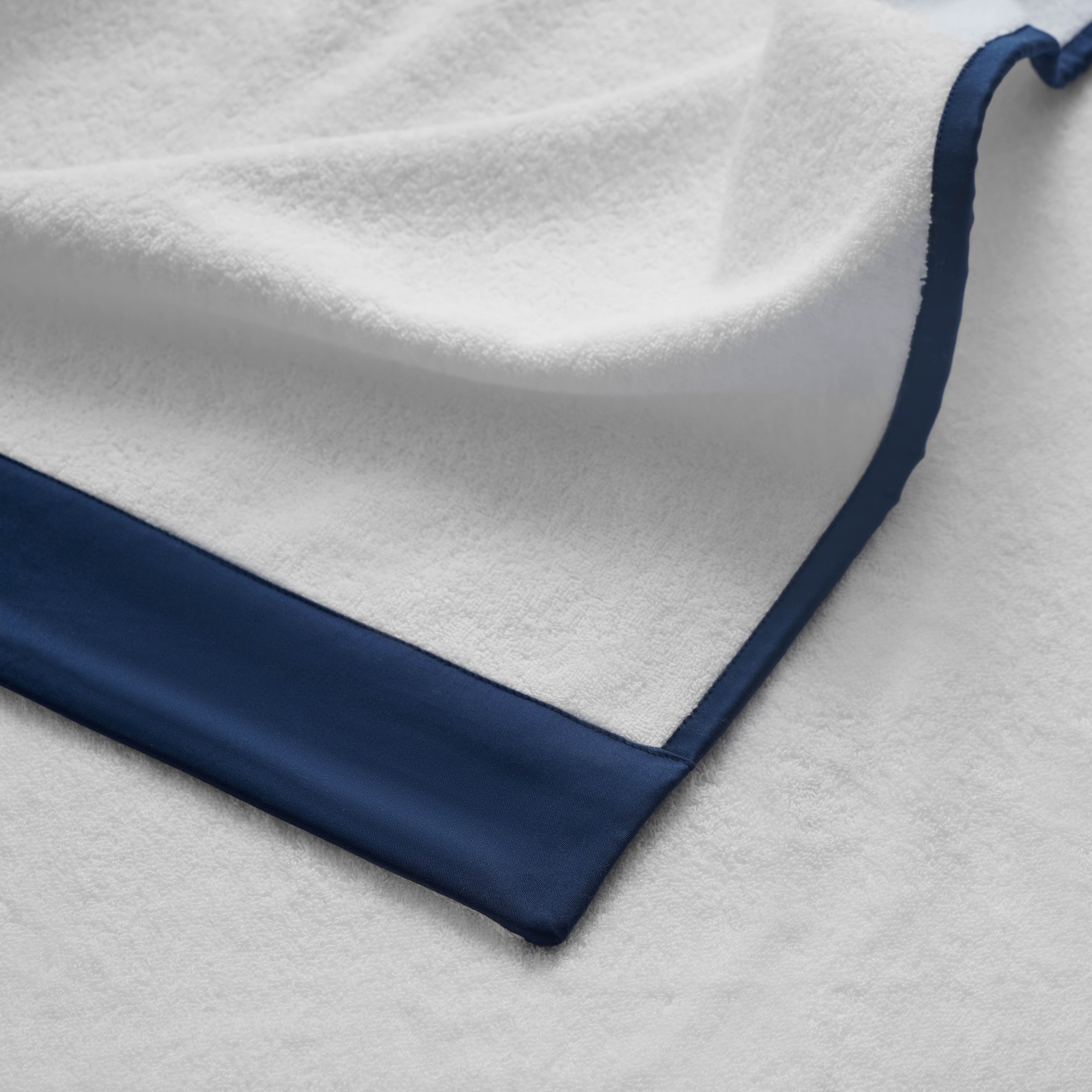 Bordo Set Spugna | Il Rigore Sartoriale nel Rituale del Bagno