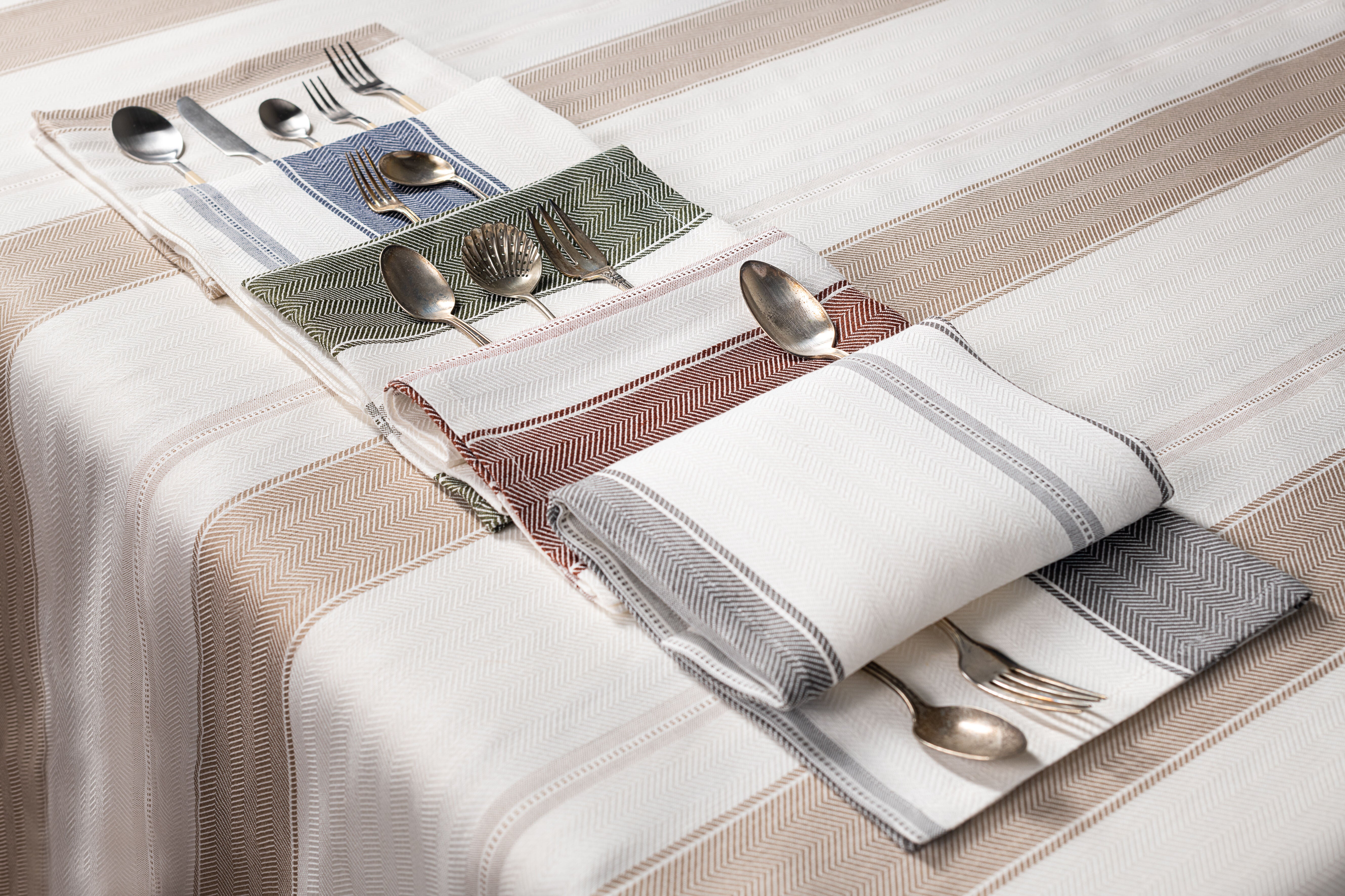 Roma Napkins Set