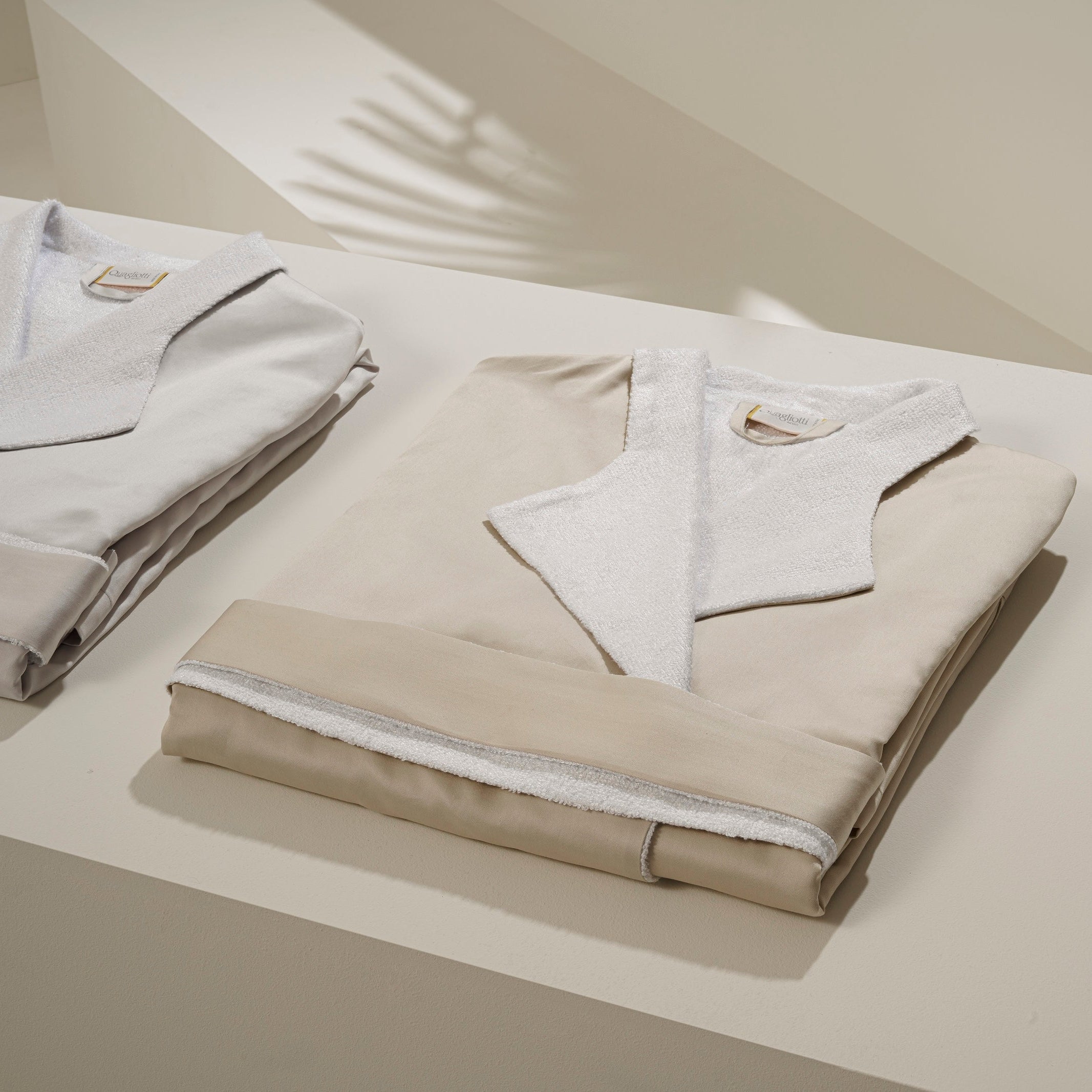 Audrey | L’Accappatoio Sartoriale in Spugna e Raso