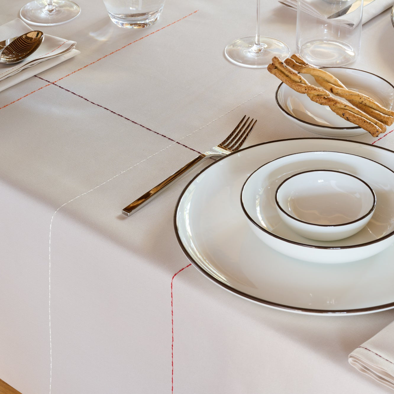 Sentiero Tablecloth Set | The Language of Sartorial Detail